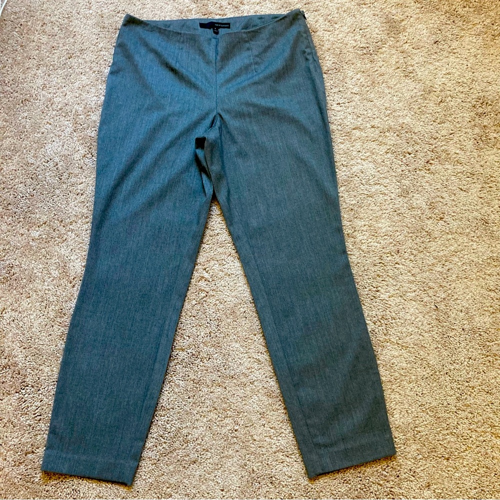 Harve Benard Women’s Formal high rise Side Zip Tapered leg Size 8 Grey pants